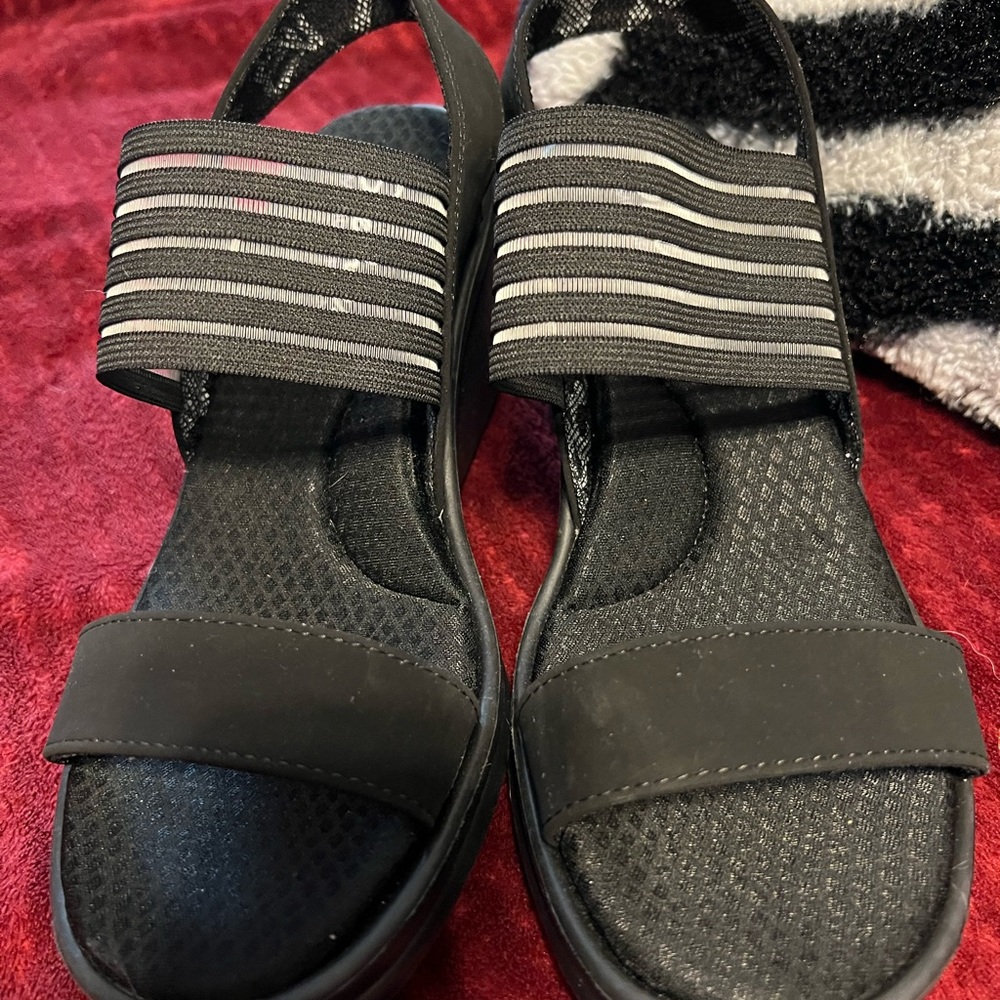 Sketchers Wedged Slingback Sandals - Picture 3 of 4